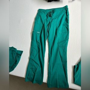 Cherokee Hunter Green Women’s Scrub Set